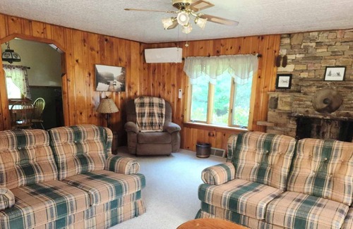 Rockwood Casa | Conveniently located between 7-Springs and Hidden Valley