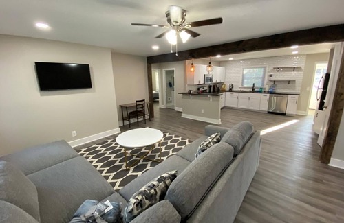 Marietta Casa | Conveniently Located close to the City Center