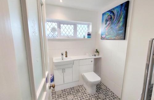 Melksham Casa | Conveniently located double rooms