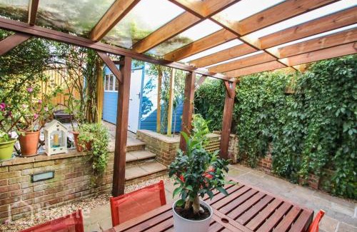 Melksham Casa | Conveniently located double rooms