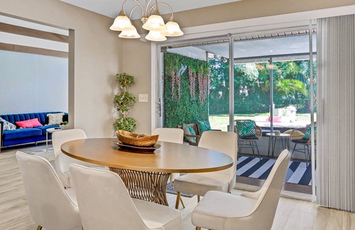 Bay Crest Park Casa | Conveniently located home with pool, Ping-Pong, screened patio, grills, & W/D