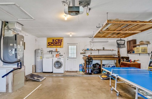 Bay Crest Park Casa | Conveniently located home with pool, Ping-Pong, screened patio, grills, & W/D