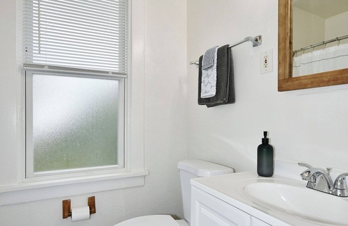South Hills Casa | Conveniently Located Bungalow Near Trolley and Southside