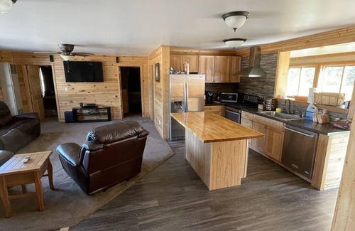 Shingleton Casa | Conveniently Secluded Cabin