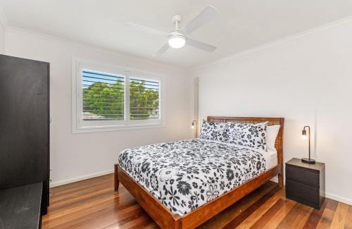 Yamba Casa | Convent Cottage - Pet friendly home in the centre of town