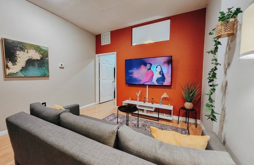 Chinatown Apartamento | Convention / 3 King Beds / Jet Shower / 65" TV