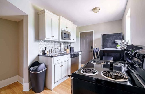 Victorian Village Casa | Convention - Private Parking - Short North - Pets