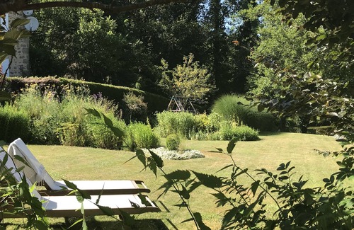 Abjat-sur-Bandiat Casa | Granero Antiguo En el tranquilo entorno de jardín