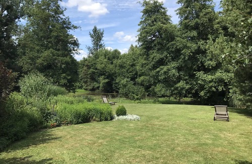 Abjat-sur-Bandiat Casa | Granero Antiguo En el tranquilo entorno de jardín