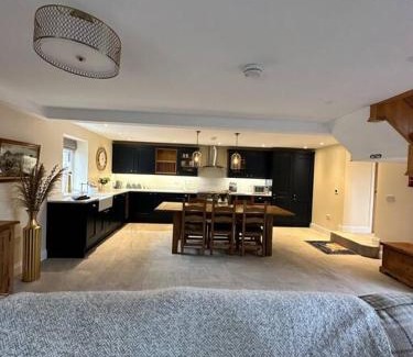 Carnforth Apartamento | Converted Barn with Hot Tub, The Hayloft.