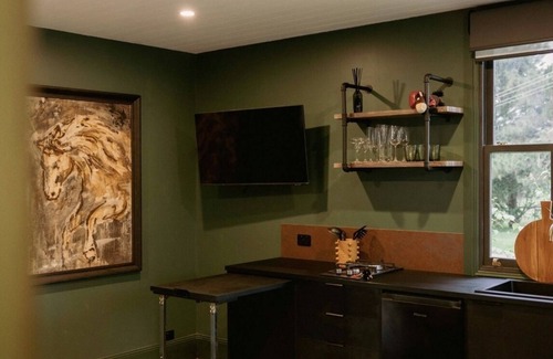Moss Vale Cabina | Converted milking shed on a working horse stud
