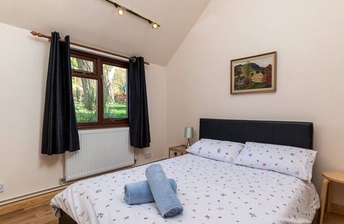 Horsham Casa | Converted Old Dairy in Horsham Countryside, Amazing Location