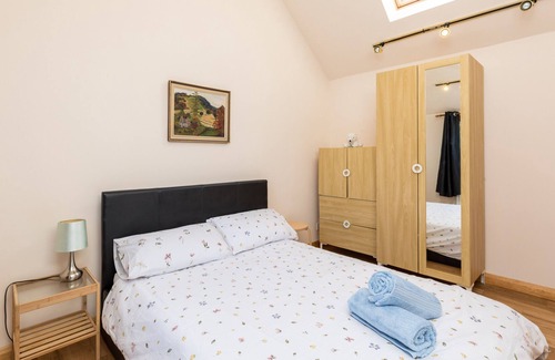 Horsham Casa | Converted Old Dairy in Horsham Countryside, Amazing Location