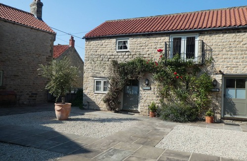 Kirkbymoorside Cabaña | Convertido Cottage Antigua cuadra con un Kingsize trineo Bedded Dormitorio