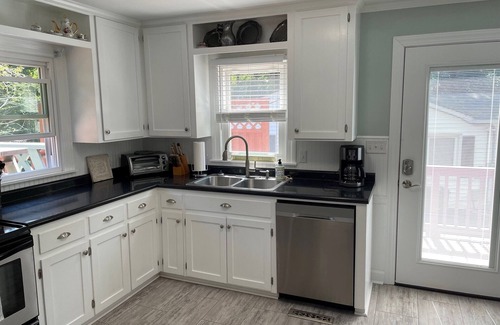 Jonesville Casa | Conviently located cozy 2 bedroom home on quiet street.