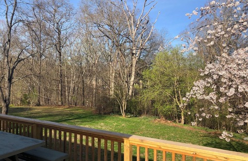 Jonesville Casa | Conviently located cozy 2 bedroom home on quiet street.