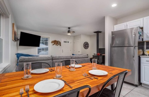 Conway Casa | Conway Retreat| Hot Tub|Fire Pit| Pet- Friendly