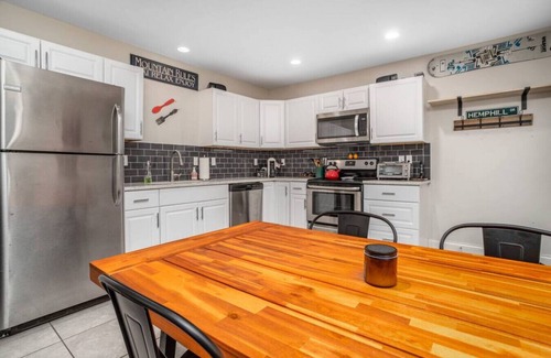 Conway Casa | Conway Retreat| Hot Tub|Fire Pit| Pet- Friendly