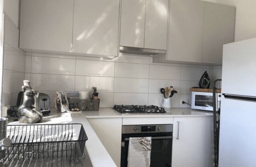 Coogee Apartamento | Coogee- COOG2 Dundas Street - Coastal Garden Apartment with Ocean Views Courtyard Near Coogee Beach