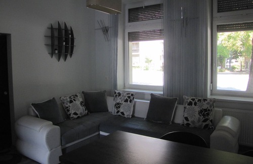 Szeged Apartamento | Cool 2-bedroom apartment with AC in Szeged