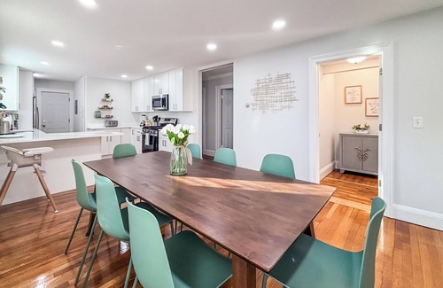 Newton Corner Apartamento | Cool 4BR Condo, Close 2 City, NEWLY RENOVATED