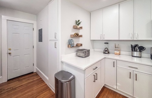 Newton Corner Apartamento | Cool 4BR Condo, Close 2 City, NEWLY RENOVATED