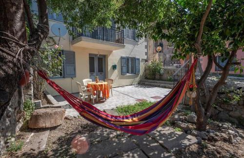Myrina Apartamento | Cool and cozzy apartment 15 mins from the seaside