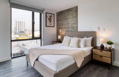 Avenida Revolución Apartamento | Cool Apt w/Balcony: Business Lounge+Gym+24-7/ SEC