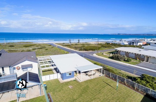 Middleton Casa | Cool Beach “Shack' + Spectacular Views + Netflix
