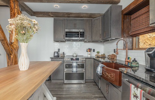 Chalet Village North Chalet De Esquí | Cool Cabin,Epic View:Kids’Loft+Fire Pit+3 mi to Gburg+Pool+Pickleball