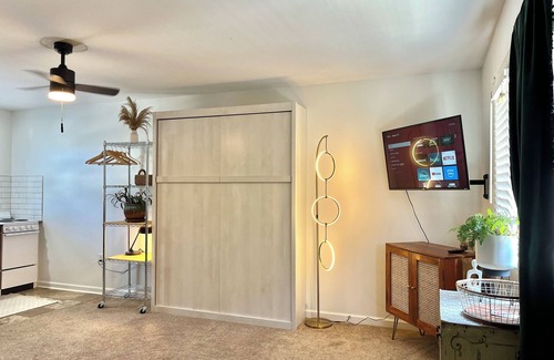 Downtown Greensboro Apartamento | Cool City studio/free parking/walkable to all hot spots /safe / keyless/Tanger