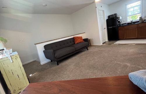 Downtown Greensboro Apartamento | Cool City studio/free parking/walkable to all hot spots /safe / keyless/Tanger