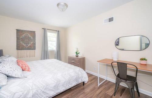Durham Apartamento | *Cool Crib * King Bed * Long Term Stays * Duke*