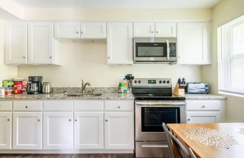 Durham Apartamento | *Cool Crib * King Bed * Long Term Stays * Duke*