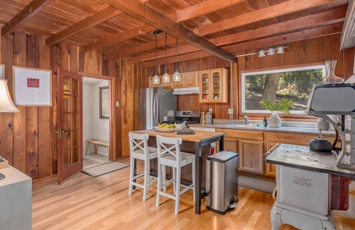 Santa Rosa Cabaña | Cool, LUX Family Cottage in Calistoga's Western Hills