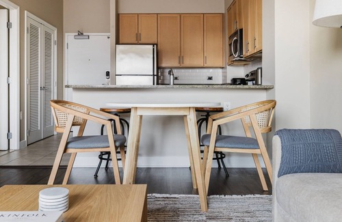 Mount Vernon Square Apartamento | Cool Mount Vernon 1BR w/ Gym & Rooftop Pool, nr Arena, by Blueground