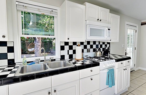 Golden Hill Casa | ¡Recién remodelado 1 Bd cerca del centro de la ciudad, NUEVO Jacuzzi, pozo de fuego, barbacoa, lavandería! (SI)
