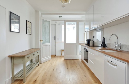 College Park and Old Oak Apartamento | Cool North Kensington apartment close to Notting Hill!