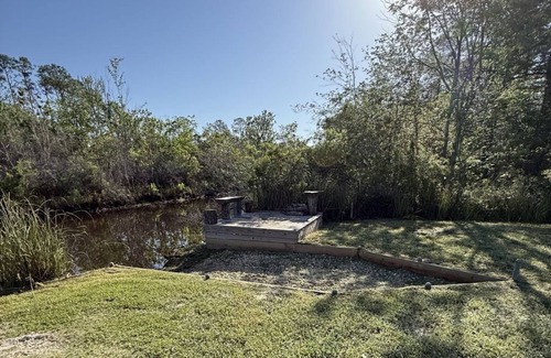Shoreline Park Alquiler De RV | Cool RV spot or Campground on the water in Bay St. Louis
