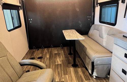 Redmond Casa | Cool RV with AC in Redmond