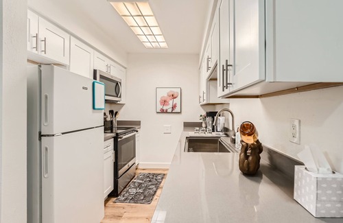 Crossroads Condominio | Cool Townhome opp to Crossroads Mall - 5/10 mins to Microsoft, Redmond, Kirkland