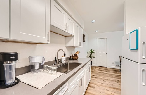 Crossroads Condominio | Cool Townhome opp to Crossroads Mall - 5/10 mins to Microsoft, Redmond, Kirkland