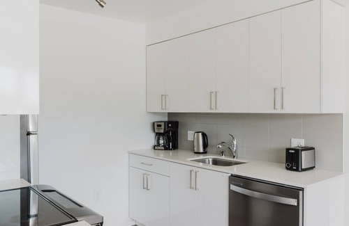 University District Apartamento | Cool U District 1BR w/ Gym, BBQ, W/D & Rooftop