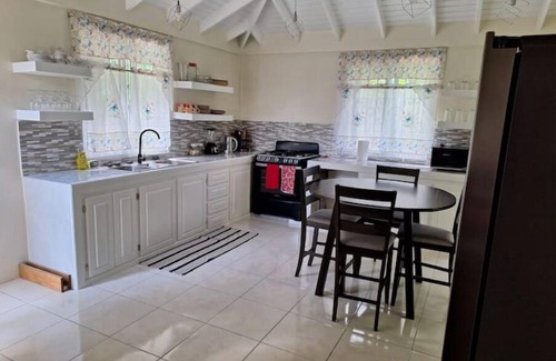 Fond Cani Casa | Cool Valley Guesthouse 3mins from Roseau 2bedrooms