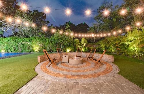 Golden Glades Villa | Cool Villa Northwest Miami BY THE GLAMHOMES