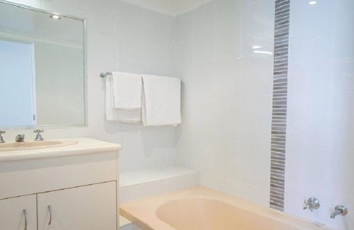 Coolangatta Complejo | COOLANGATTA BEAUTIFUL ABSOLUTE BEACH FRONT APART AVAILABLE 5TH - 12TH JAN 2024