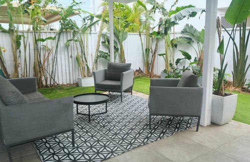 Bilinga Casa | Coolangatta Surf & Stay – 3BR Townhouse