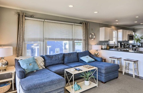 Emerald Isle Casa | Coolpeppers Cabana Home with Ocean Views!