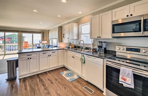 Emerald Isle Casa | Coolpeppers Cabana Home with Ocean Views!