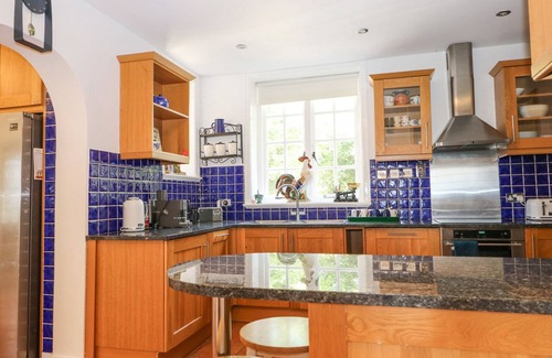 Meonstoke Casa | COOMBE PLACE HOUSE, pet friendly, luxury holiday cottage in Meonstoke